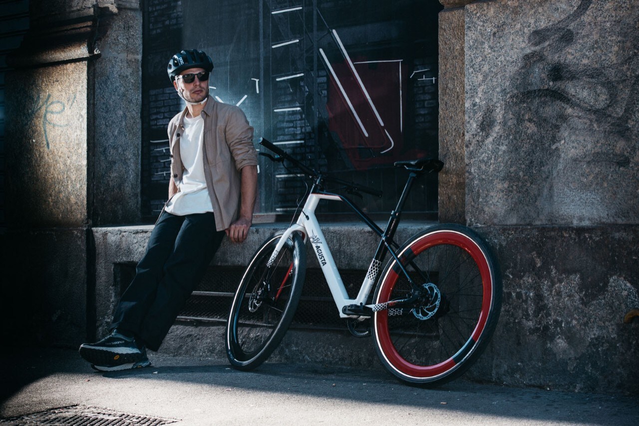 AMO: le PRIME e-bike MV Agusta